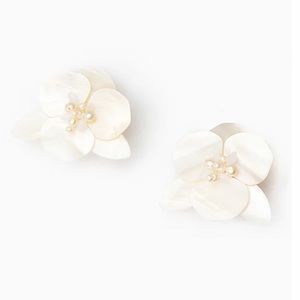NEW Tuckernuck White Peony Earrings